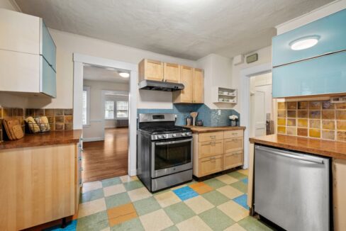7 Oliver Rd Watertown MA 02472 Unit 1 Kitchen Range