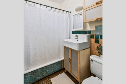 7 Oliver Rd Watertown MA 02472 Unit 1 Full Bath