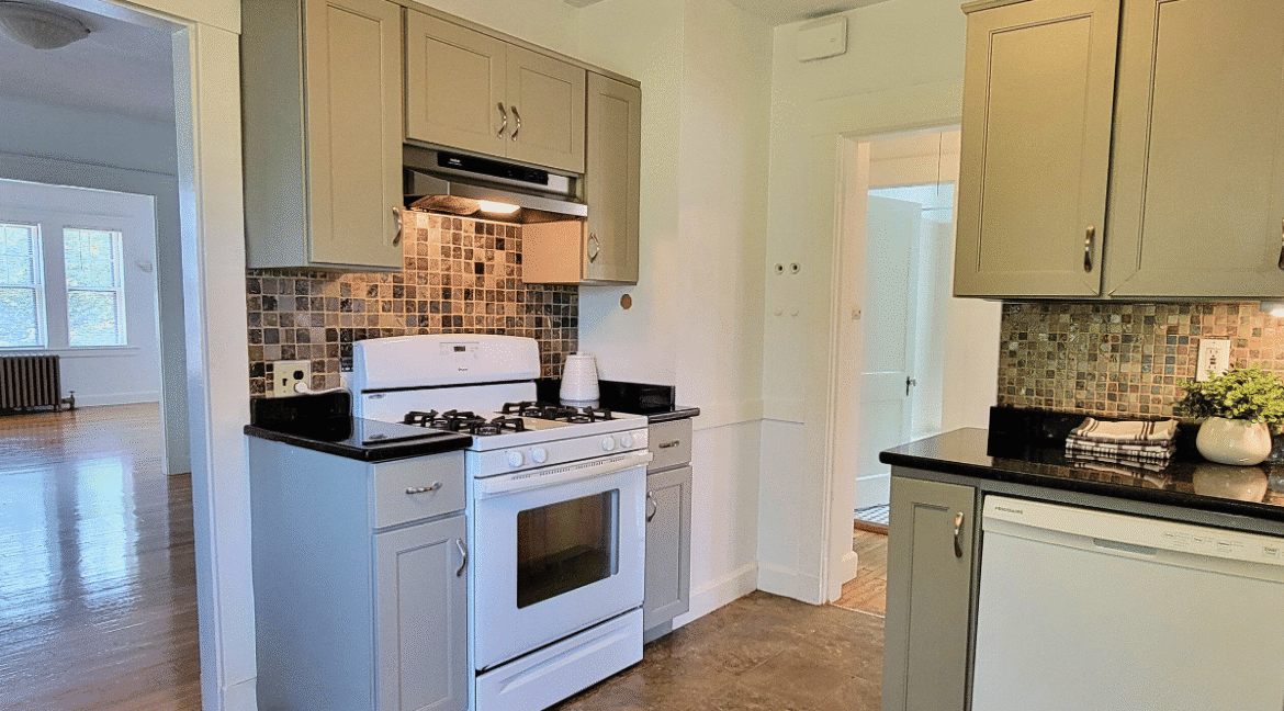 7 Oliver Rd Watertown MA 02472 Unit 2 Kitchen Range