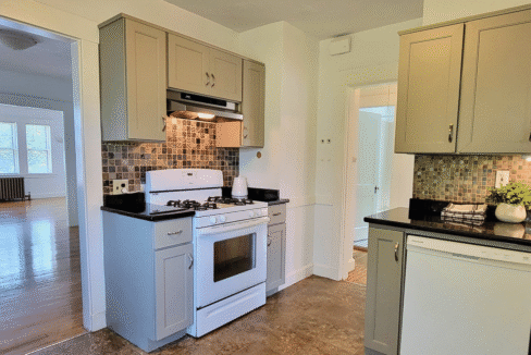 7 Oliver Rd Watertown MA 02472 Unit 2 Kitchen Range